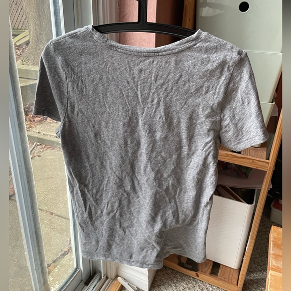 ⚡️2/$20 TOMMY HILFIGER Womens branded short sleeve t-shirt - Picture 3 of 5